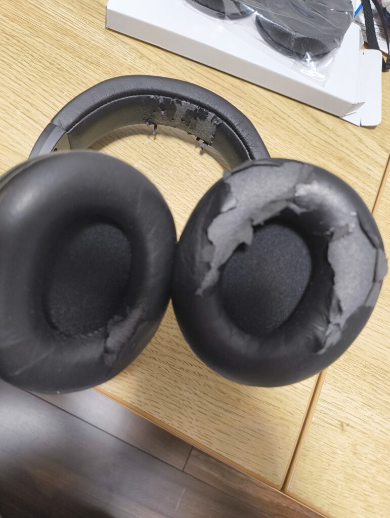 ボロボロになったイヤーパッド....